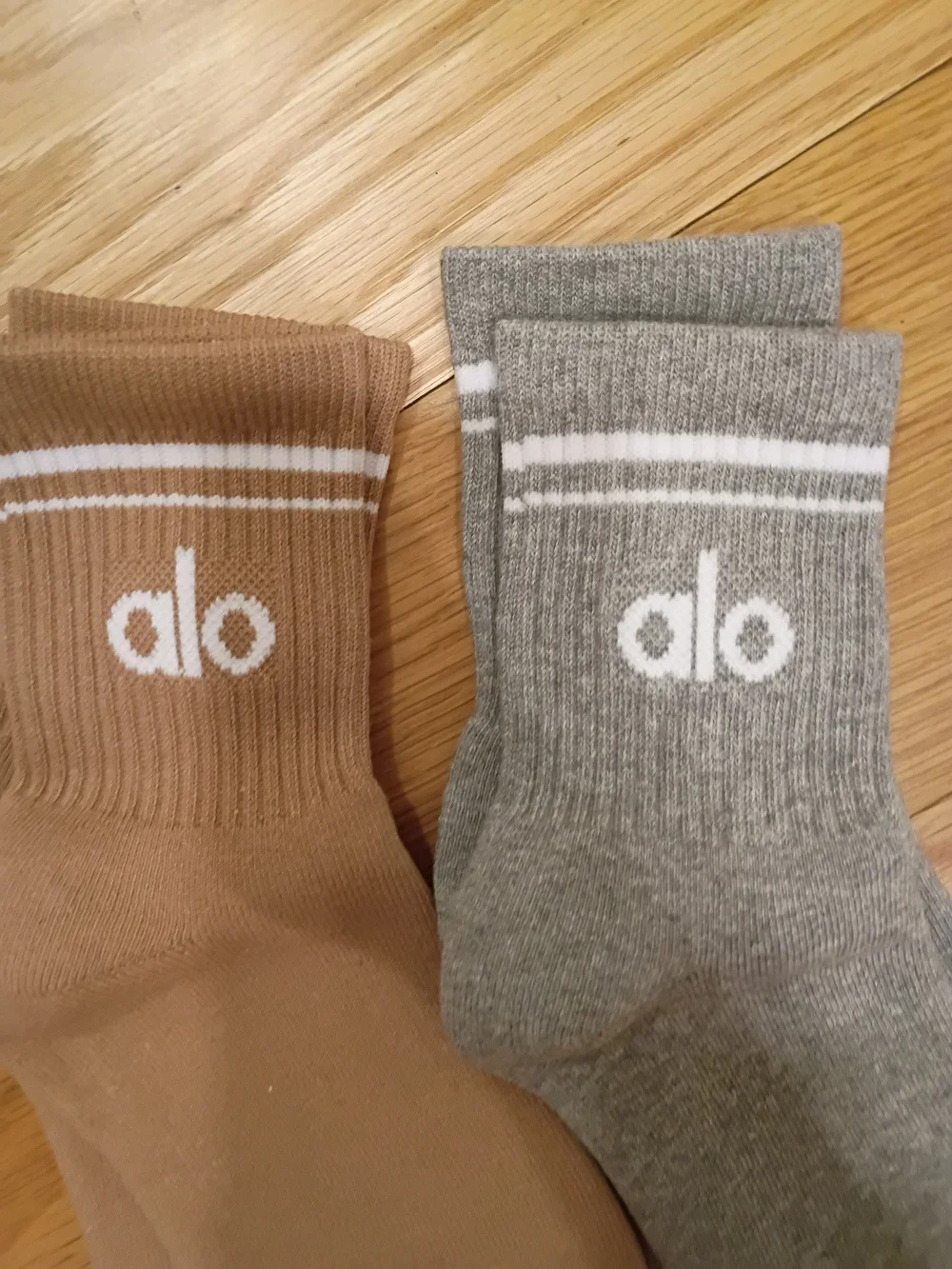 ALO Yoga Half Crew 2 Pairs Sock Pack Tan And Grey